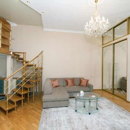 Stylish Two-Level Flat 2 Min From Khreschatyk 基輔 外观 照片