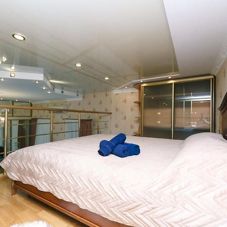 Stylish Two-Level Flat 2 Min From Khreschatyk 基輔 外观 照片
