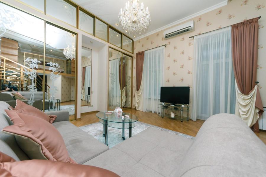 Stylish Two-Level Flat 2 Min From Khreschatyk 基輔 外观 照片