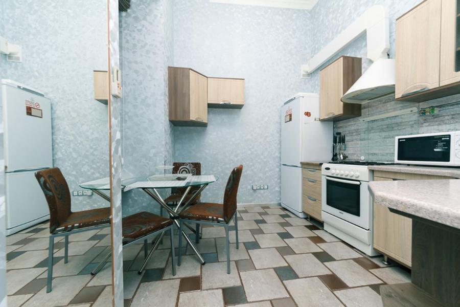 Stylish Two-Level Flat 2 Min From Khreschatyk 基輔 外观 照片