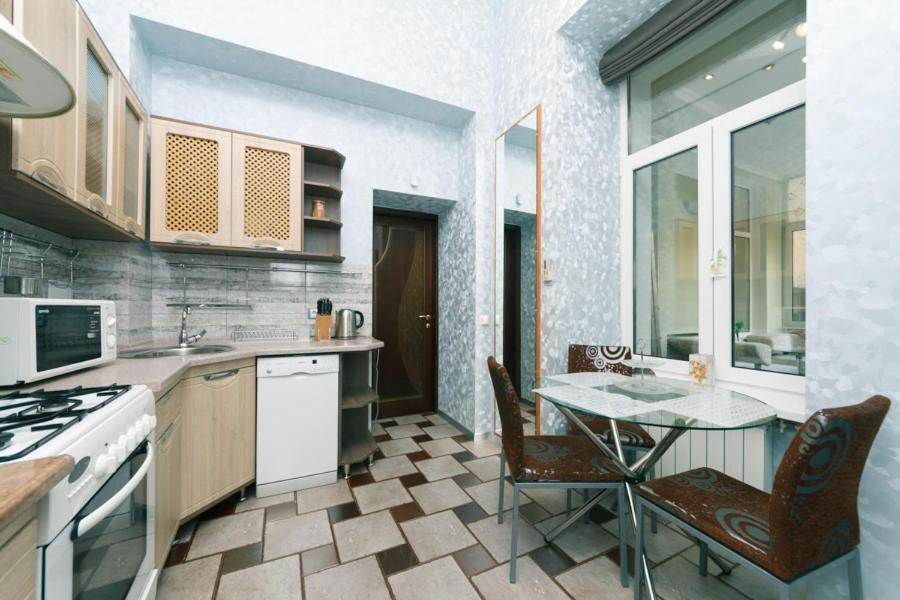 Stylish Two-Level Flat 2 Min From Khreschatyk 基輔 外观 照片